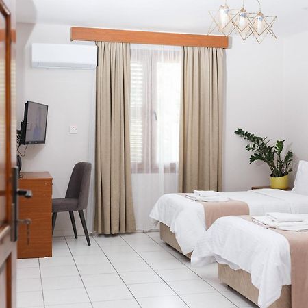 Homelike Guest House Kyrenia  Bagian luar foto