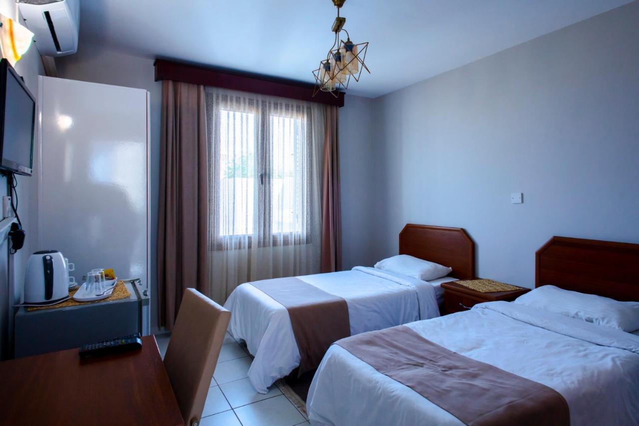 Homelike Guest House Kyrenia  Bagian luar foto