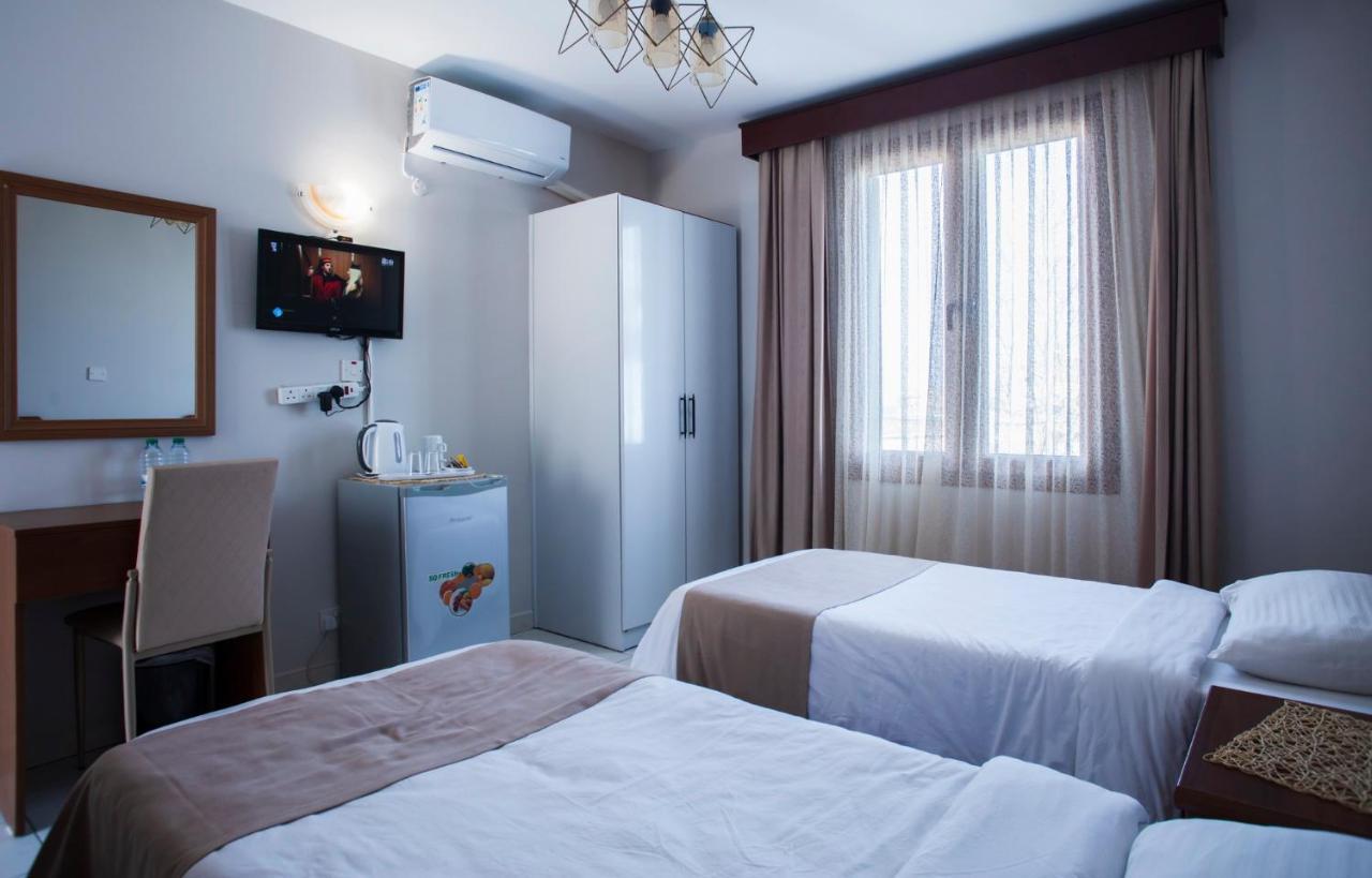 Homelike Guest House Kyrenia  Bagian luar foto