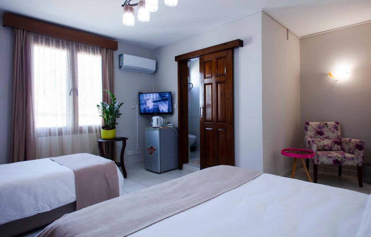 Homelike Guest House Kyrenia  Bagian luar foto