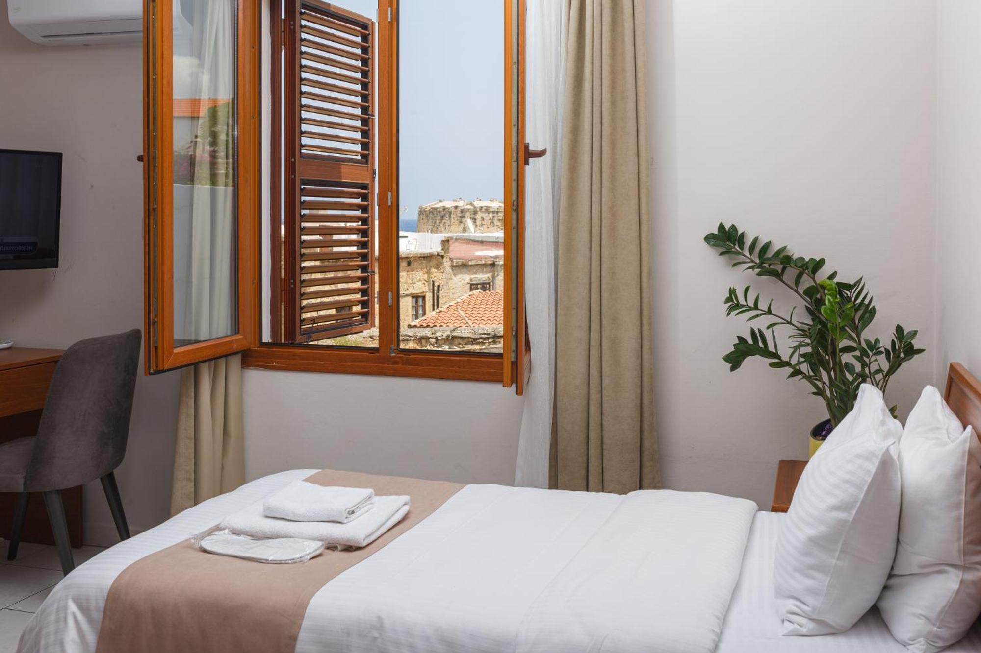 Homelike Guest House Kyrenia  Bagian luar foto