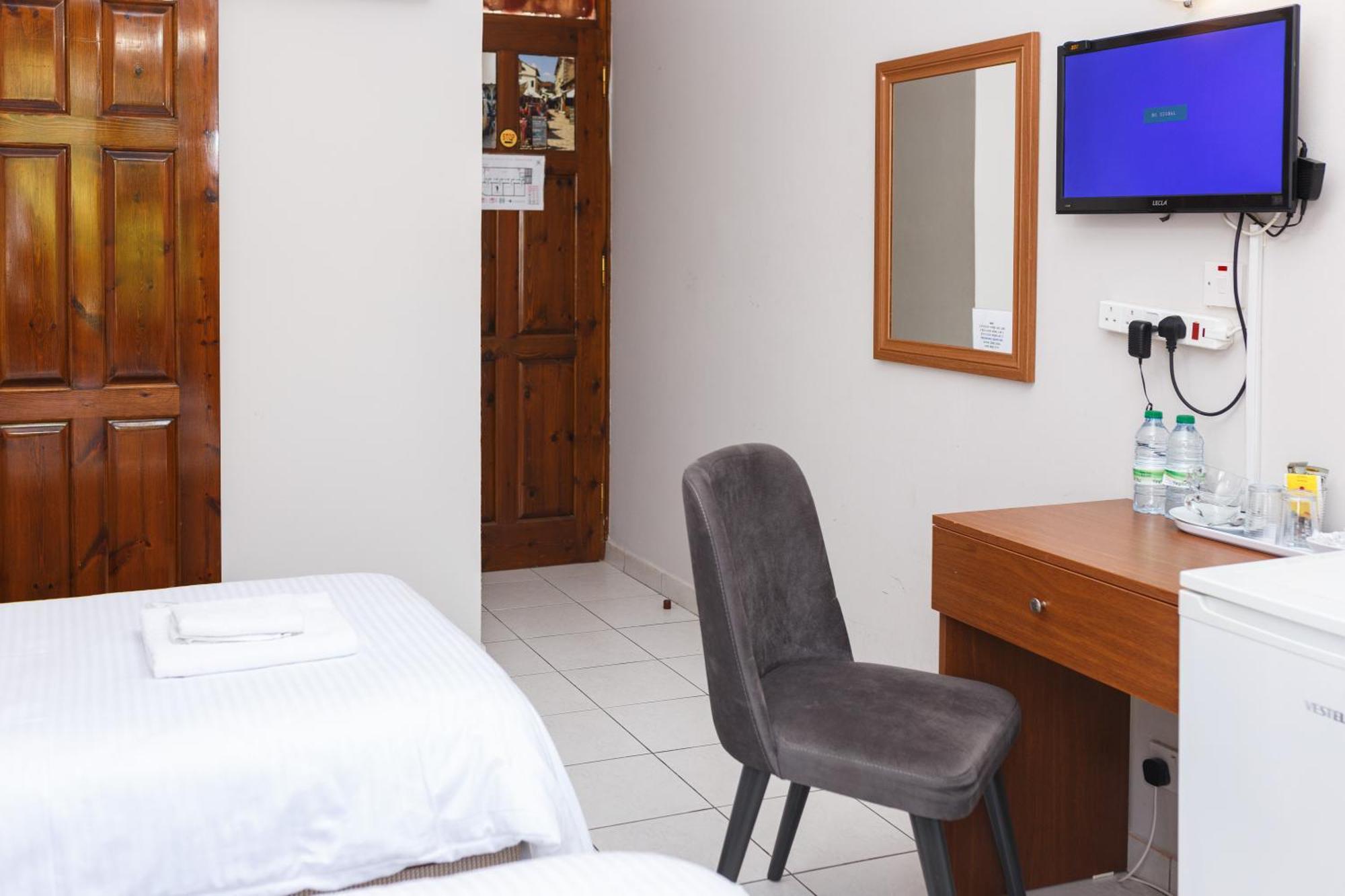 Homelike Guest House Kyrenia  Bagian luar foto