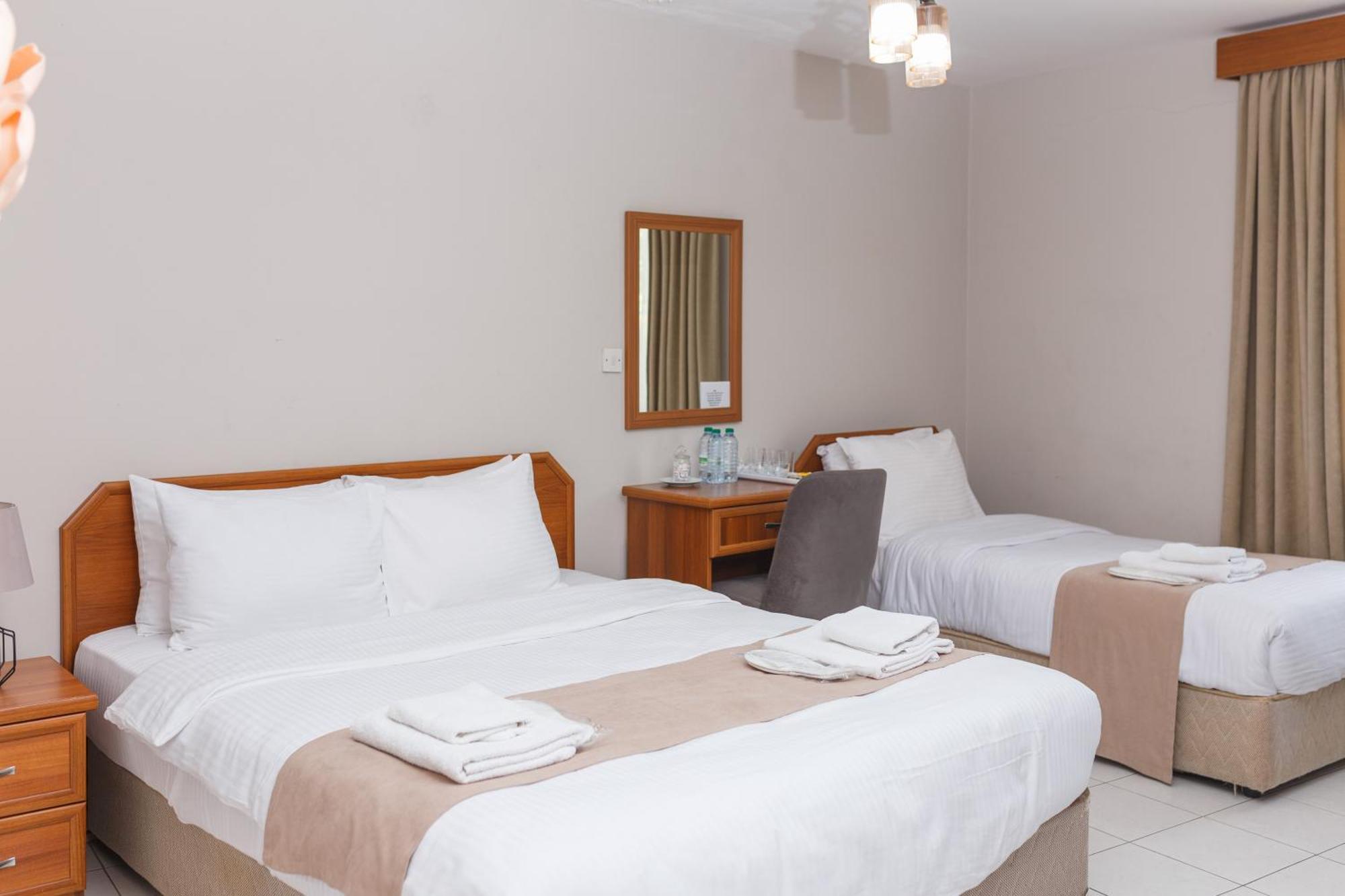 Homelike Guest House Kyrenia  Bagian luar foto