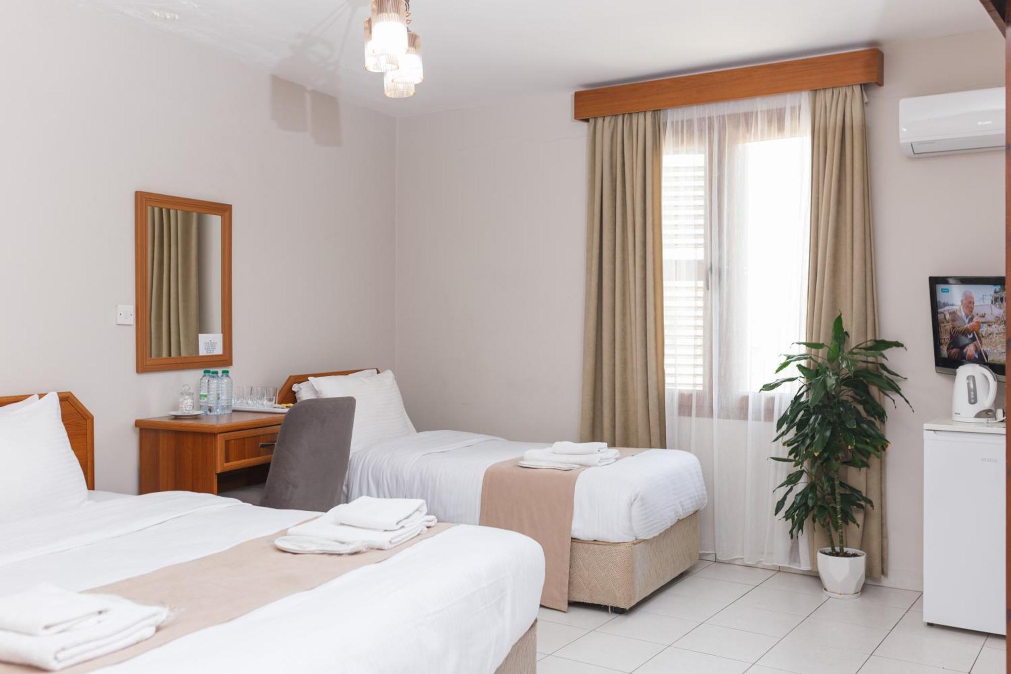 Homelike Guest House Kyrenia  Bagian luar foto